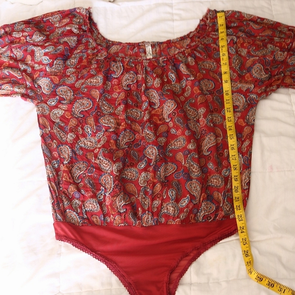 FREE PEOPLE Sundown Rust Red Paisley Print Off-the-Shoulder Bodysuit, Large - Picture 4 of 7